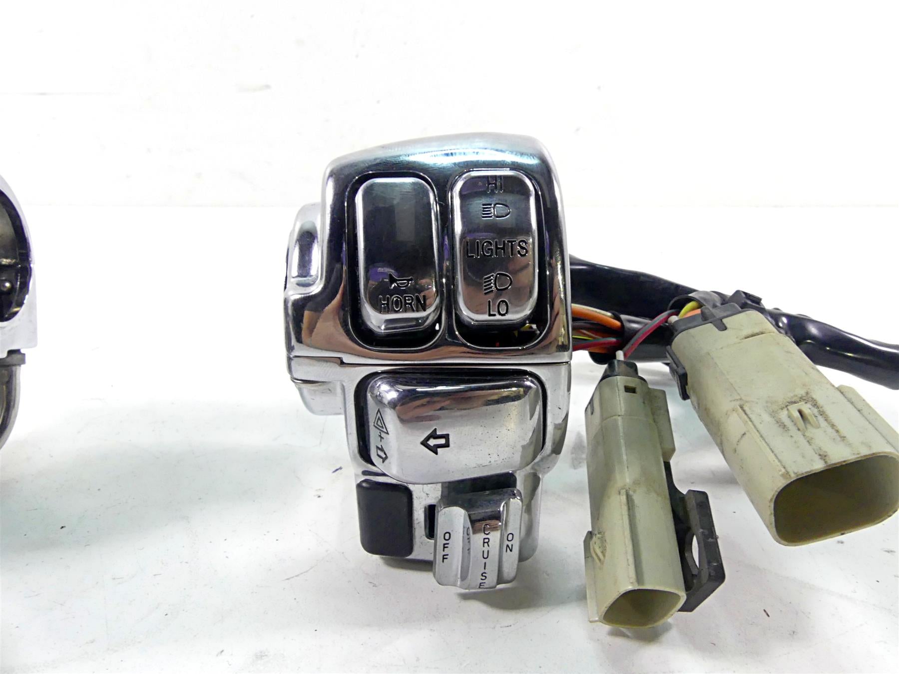 2007 Harley Touring FLHRSE CVO Road King Left Right Hand Control Switch 71682-06 {{ shop.shopifyCountryName }} - Mototech271