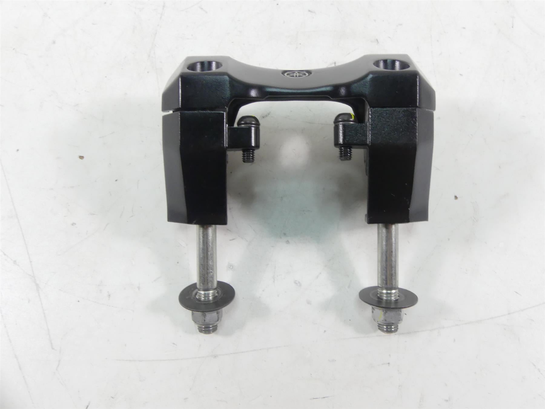 2013 Yamaha VMX17 V-Max 1700 Handlebar Handel Bar Riser Set 2S3-23441-00-00 {{ shop.shopifyCountryName }} - Mototech271