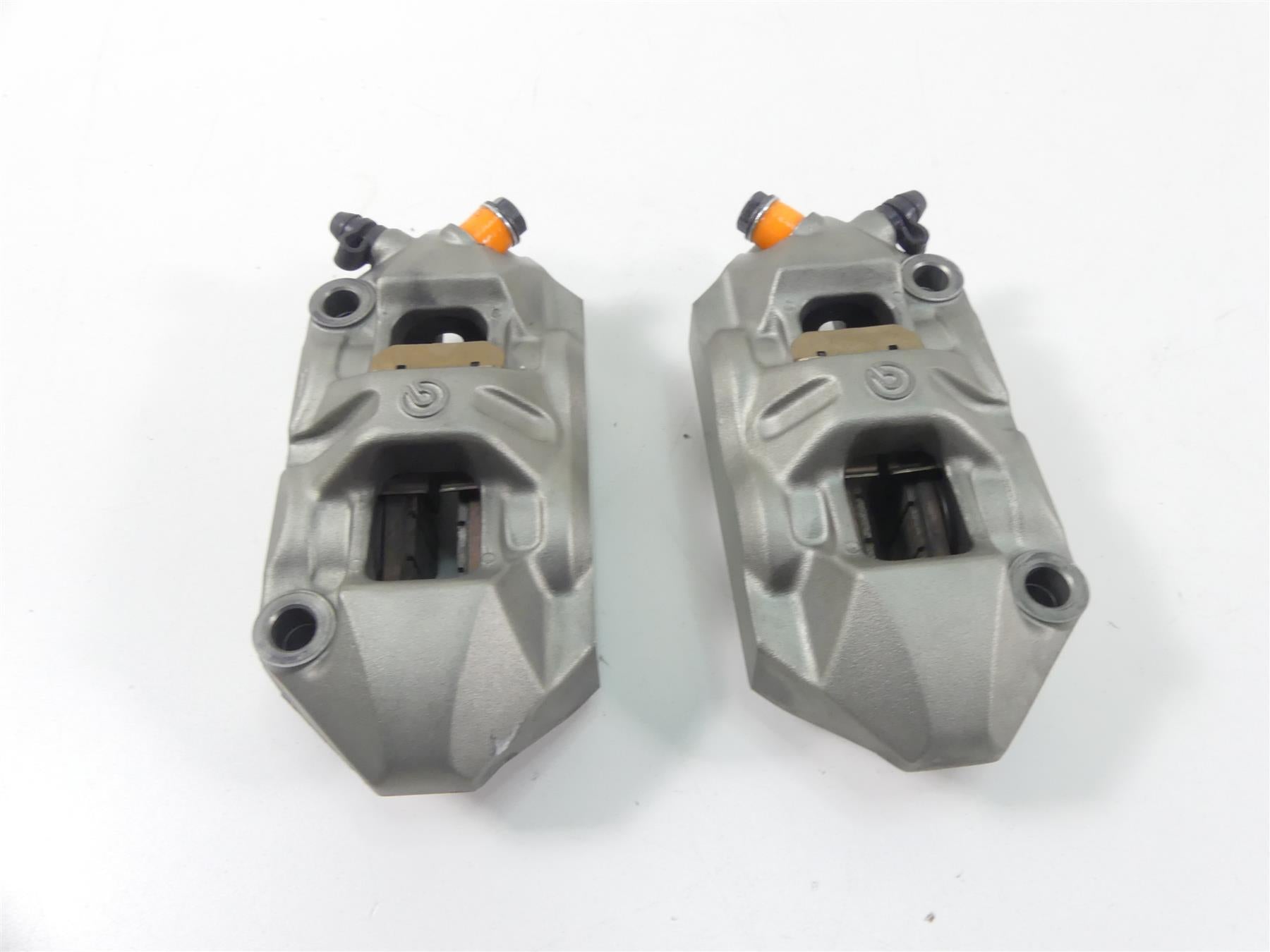 2020 Triumph Speed Triple RS 1050 Front Brembo M4 Brake Caliper Set 100mm T2023540 {{ shop.shopifyCountryName }} - Mototech271