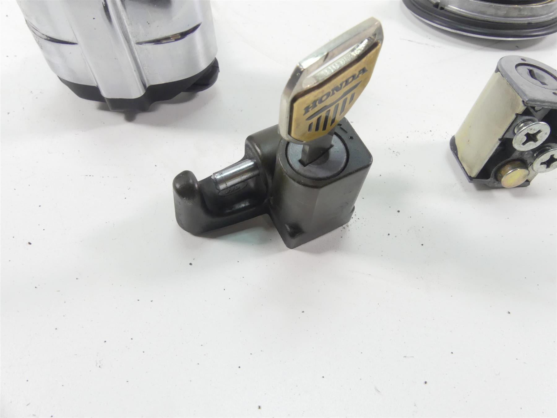 2002 Honda VTX1800 C Ignition Switch Gas Cap Key Lock Set 35100-MCH-000 {{ shop.shopifyCountryName }} - Mototech271