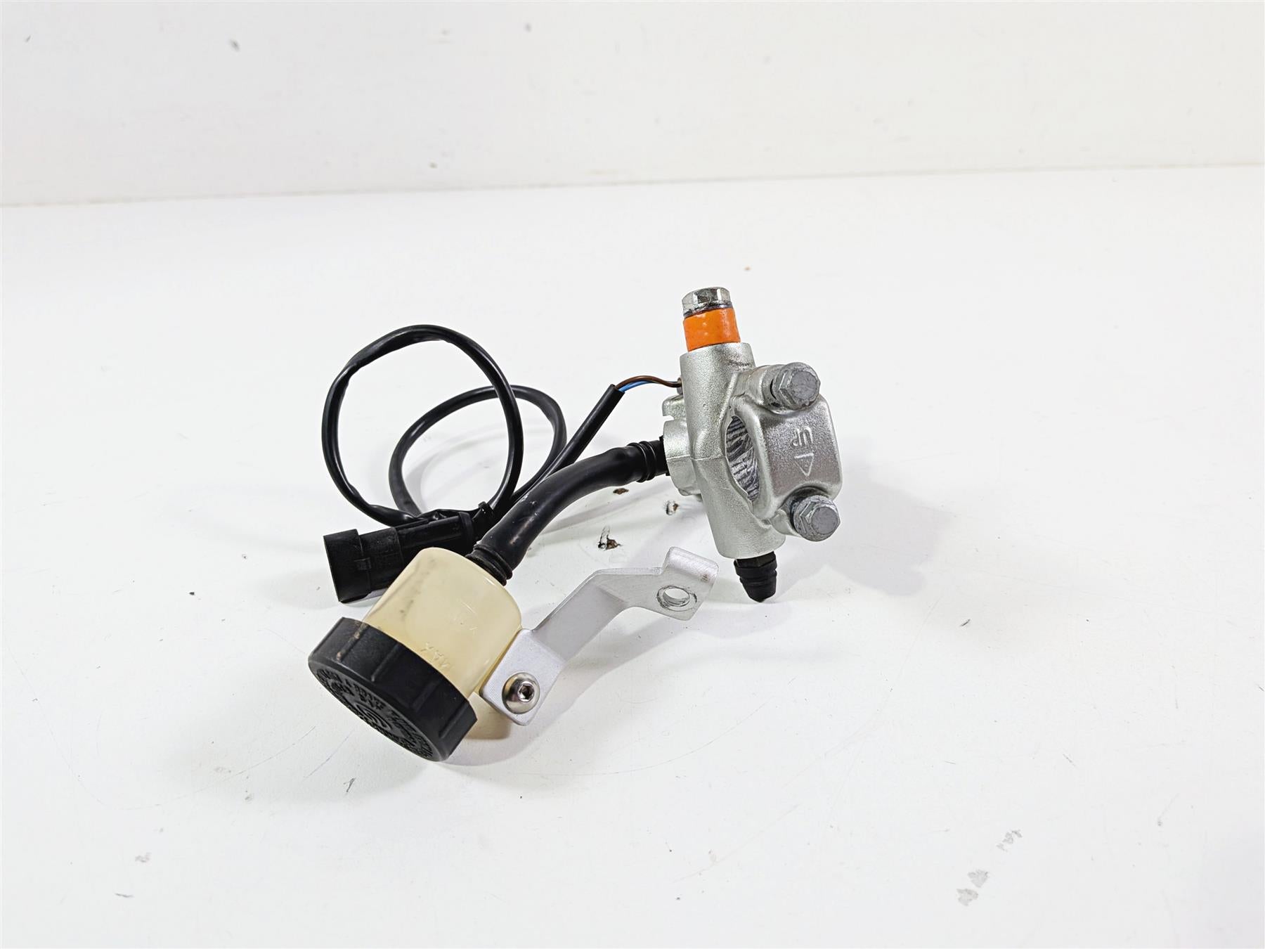 2008 Aprilia RSVR 1000 Factory Clutch Radial Master Cylinder Brembo AP8176193 {{ shop.shopifyCountryName }} - Mototech271