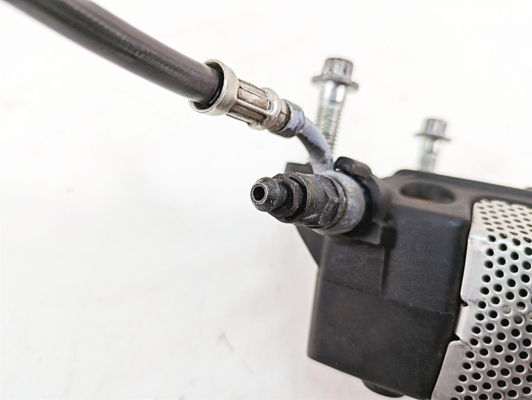 2009 Harley Touring FLHTCU Electra Glide Front Brake Caliper Set 43027-08 {{ shop.shopifyCountryName }} - Mototech271