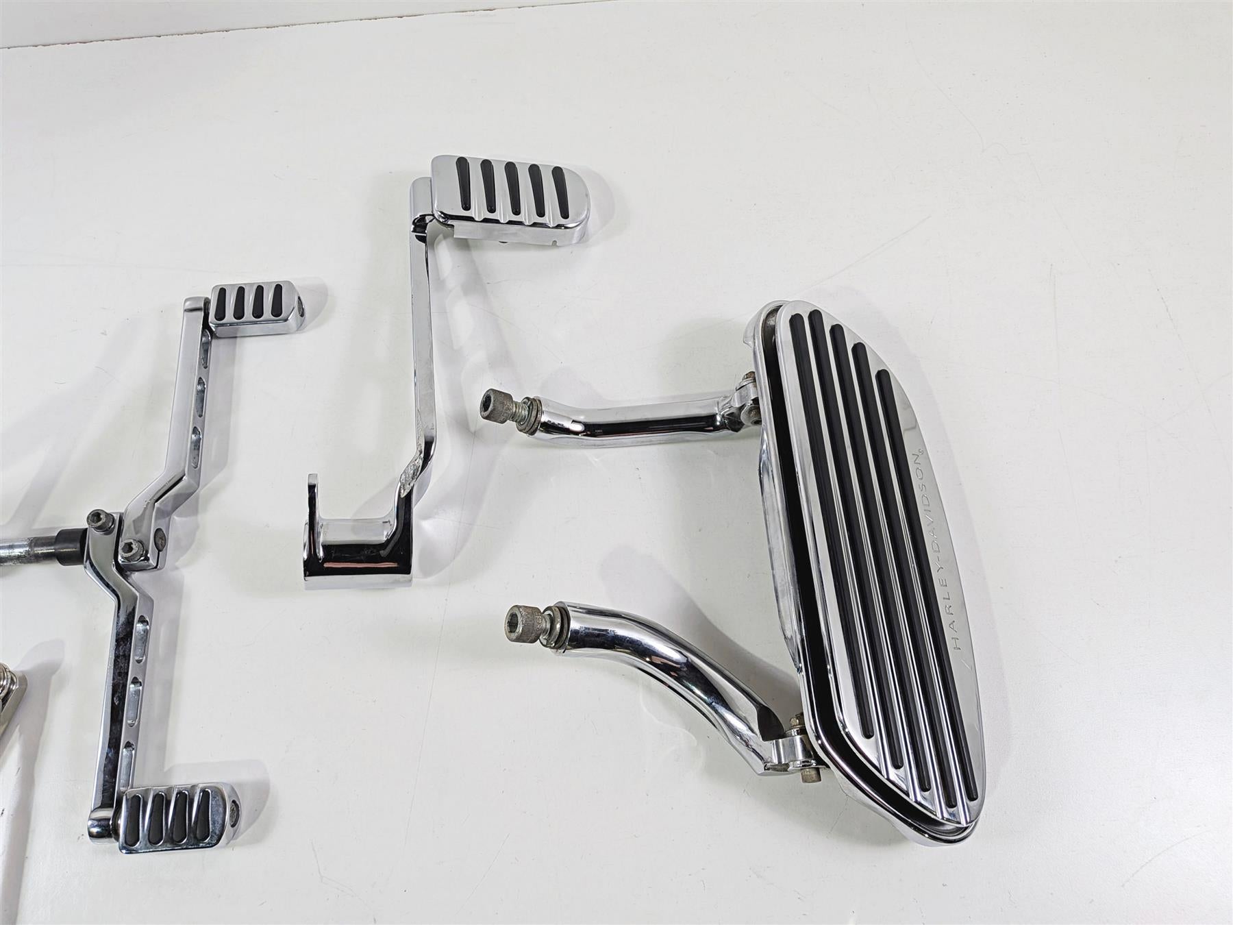 2006 Harley Touring FLHTCU SE CVO Electra Glide Left Floorboard Set 51055-04-Mototech271