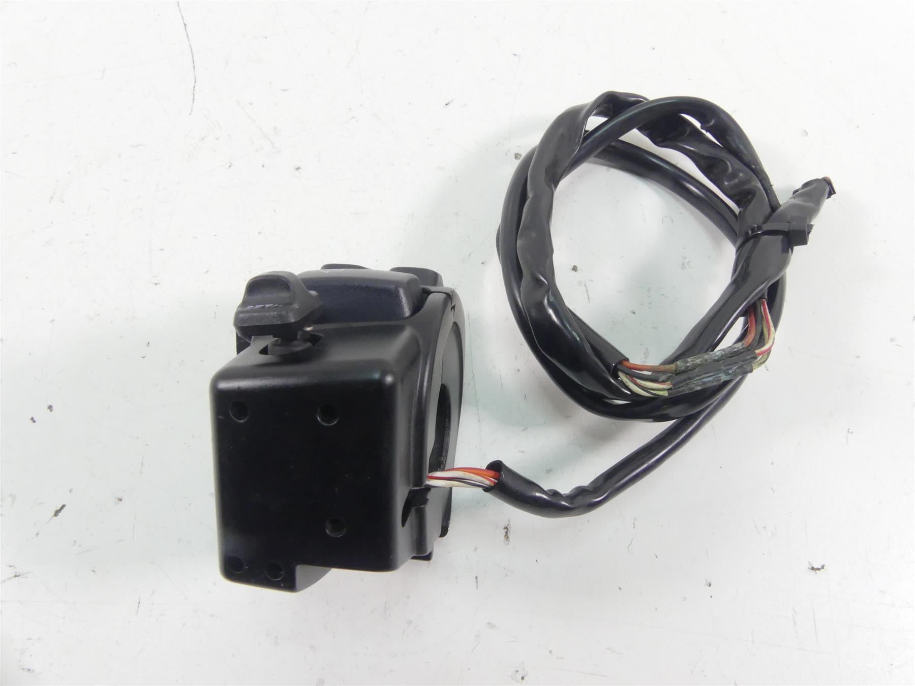 2021 Harley Softail FLSB Sport Glide Left Hand Cruise Control Switch 71500288 {{ shop.shopifyCountryName }} - Mototech271