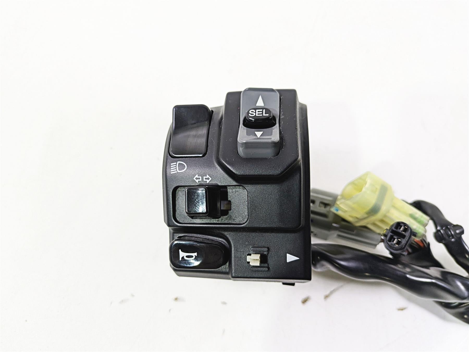 2021 Kawasaki Z900 ZR900 Left Hand Control Switch - Read 46091-0492 {{ shop.shopifyCountryName }} - Mototech271