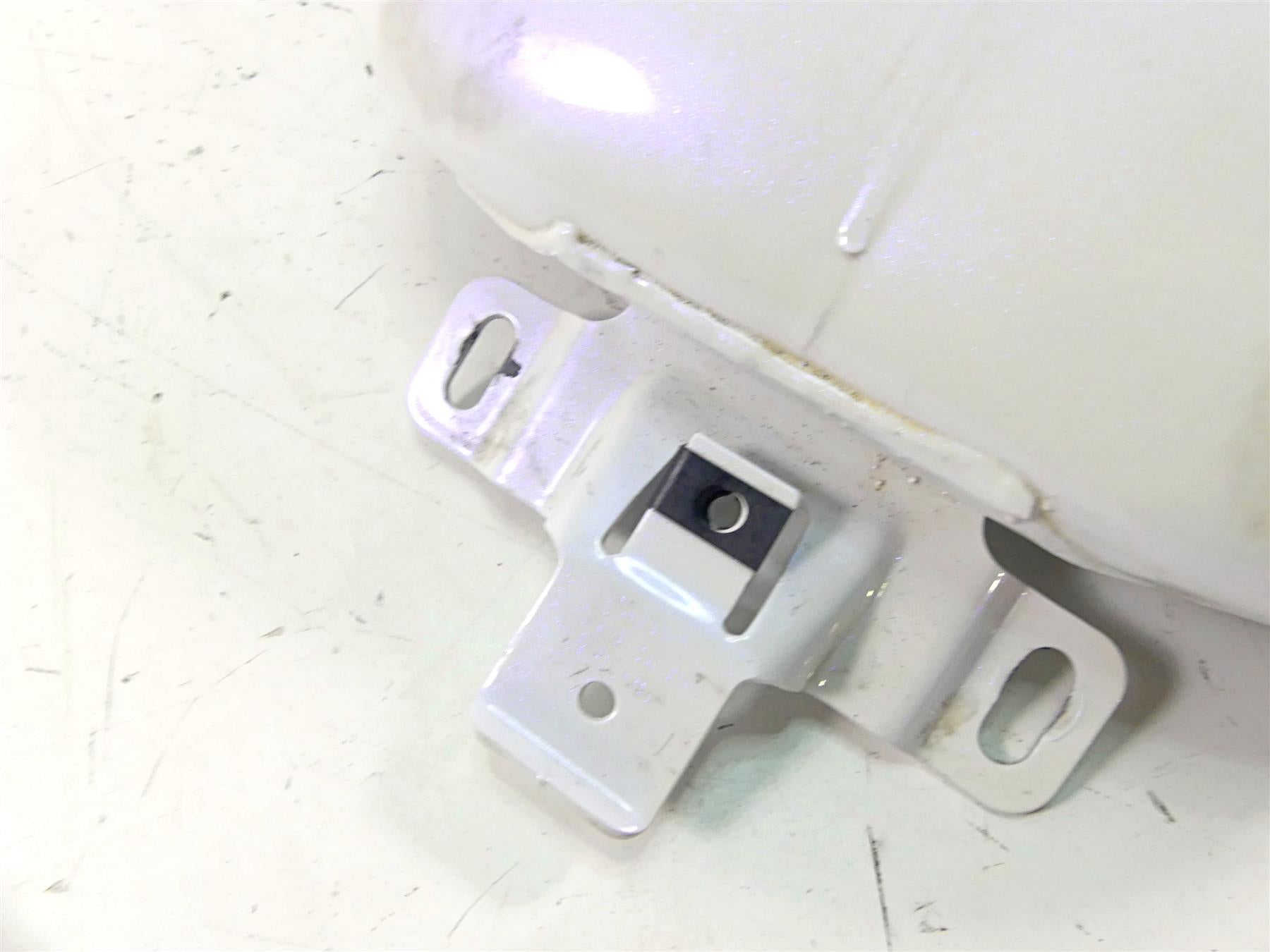 2010 Harley Touring FLHRC Road King Fuel Gas Tank White Ice Pearl -Read 61000691 {{ shop.shopifyCountryName }} - Mototech271