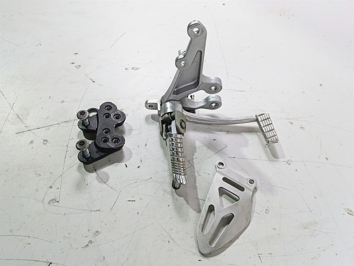 2016 Suzuki GSXR1000 Right Front Foot Peg Brake Pedal & Mount Set 3511-47H10 {{ shop.shopifyCountryName }} - Mototech271