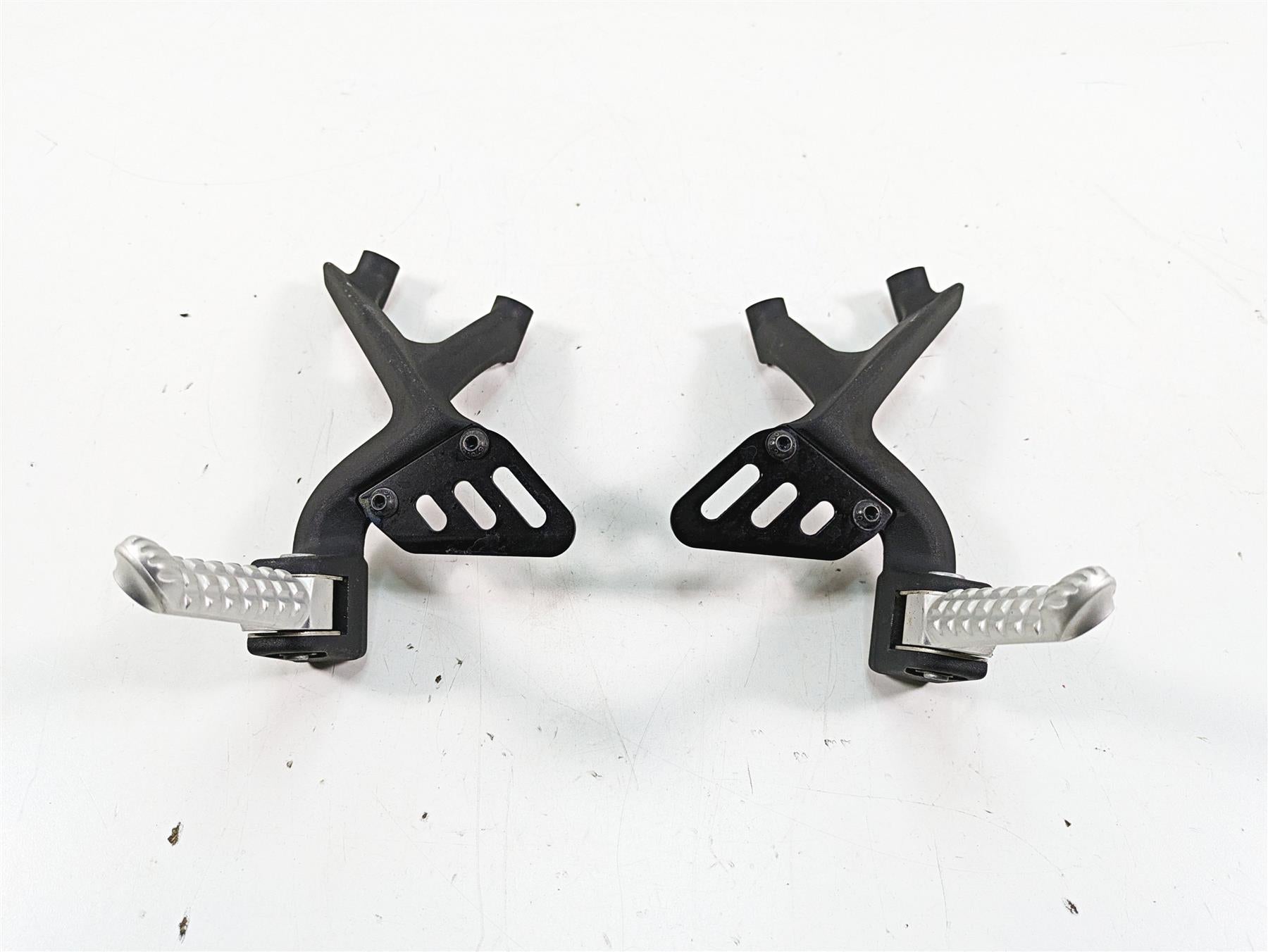 2020 Aprilia Tuono V4 Factory Passenger Footpeg Foot Peg Set 2B005866 2B005867 {{ shop.shopifyCountryName }} - Mototech271
