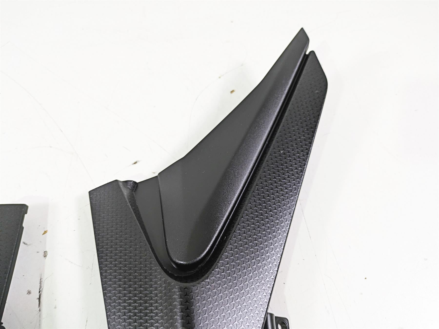 2021 Aprilia RS660 Under Seat Infill Cover Fairings 2B006645 L 2B006646 {{ shop.shopifyCountryName }} - Mototech271