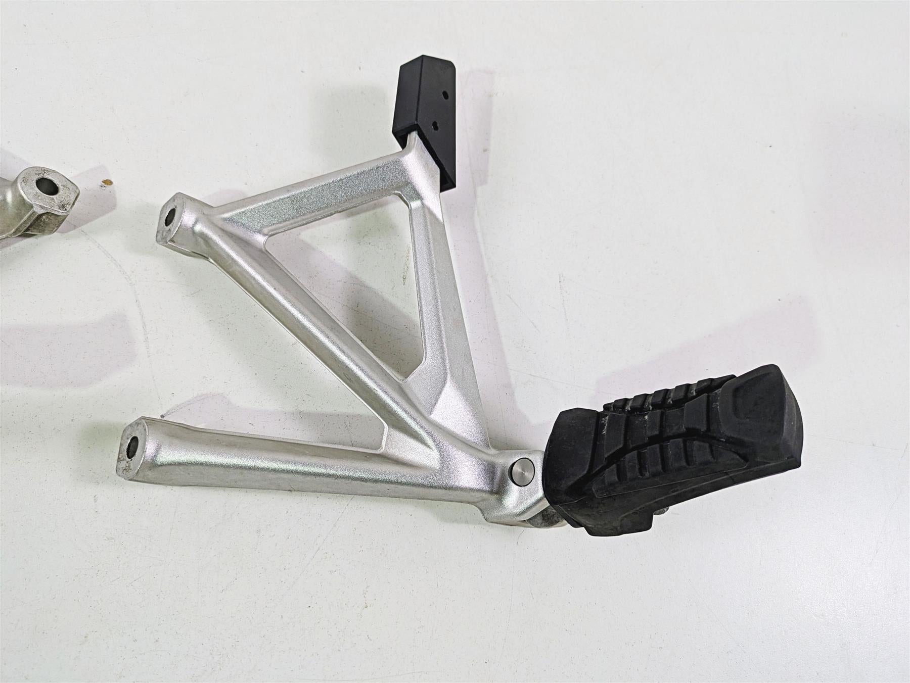 2017 BMW R1200 GS K50 Rear Passenger Footpeg Set 46718528793 46718528794 {{ shop.shopifyCountryName }} - Mototech271