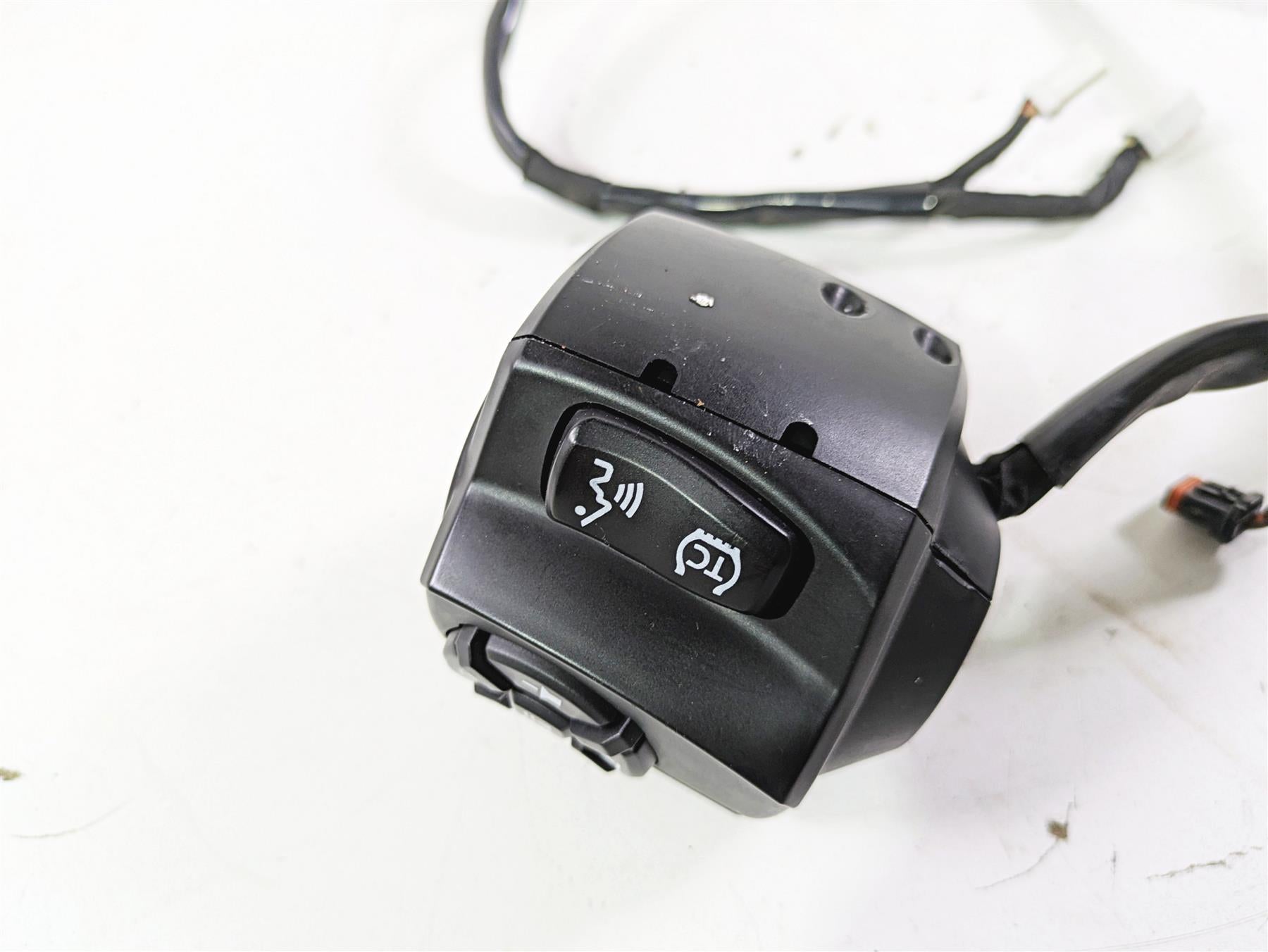 2022 Harley RA1250 S Pan America Right Hand Control Switch 71500523A {{ shop.shopifyCountryName }} - Mototech271