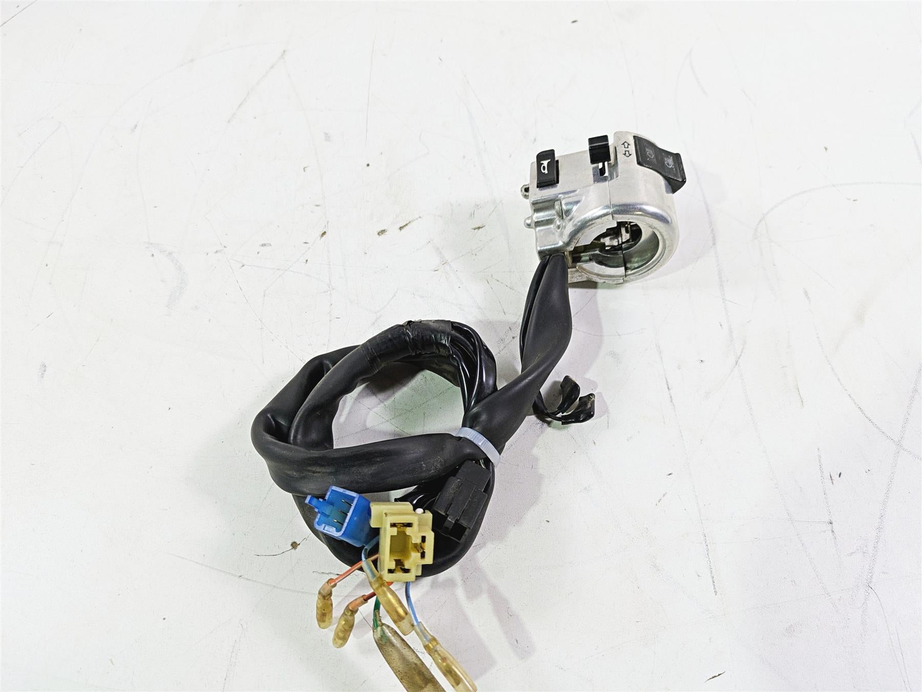 2002 Honda V-Twin VTX1800 C Left Hand Control Switch Light Blinker 35020-MCH-000 {{ shop.shopifyCountryName }} - Mototech271