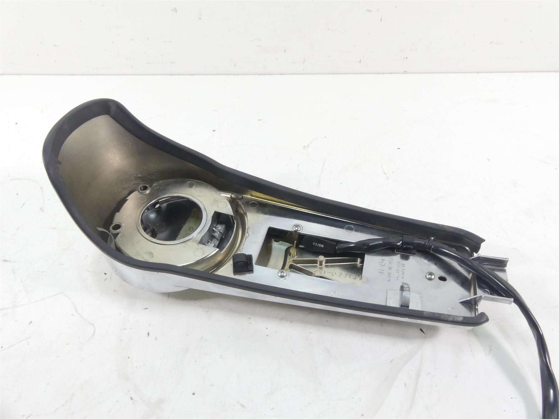 2007 Harley FLHTCU SE2 CVO Electra Glide Chrome Fuel Tank Dash Cover 61270-98A {{ shop.shopifyCountryName }} - Mototech271