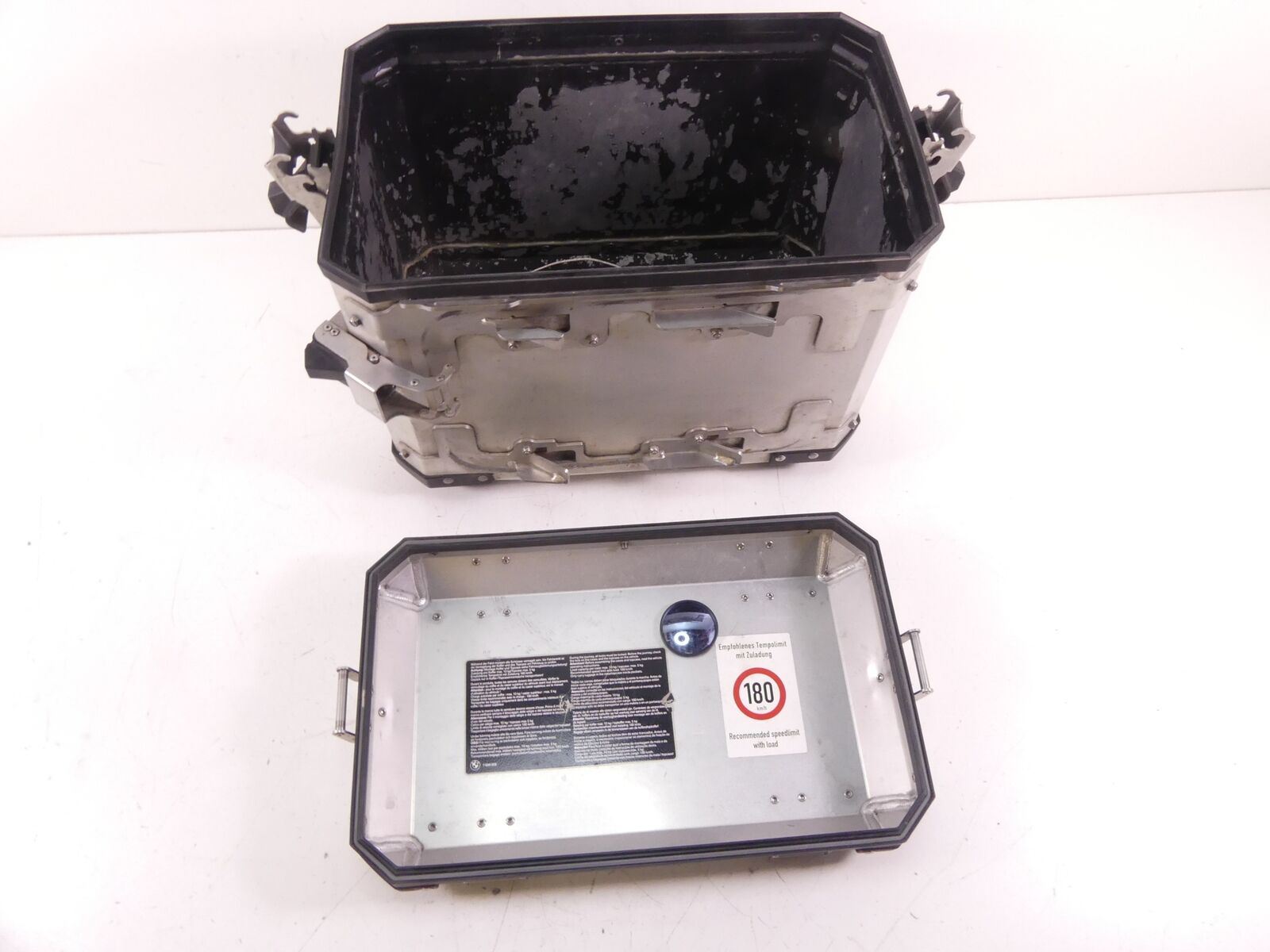2008 BMW R1200GS K255 Adv Right Saddlebag Luggage Case Carrier 77418566457 {{ shop.shopifyCountryName }} - Mototech271