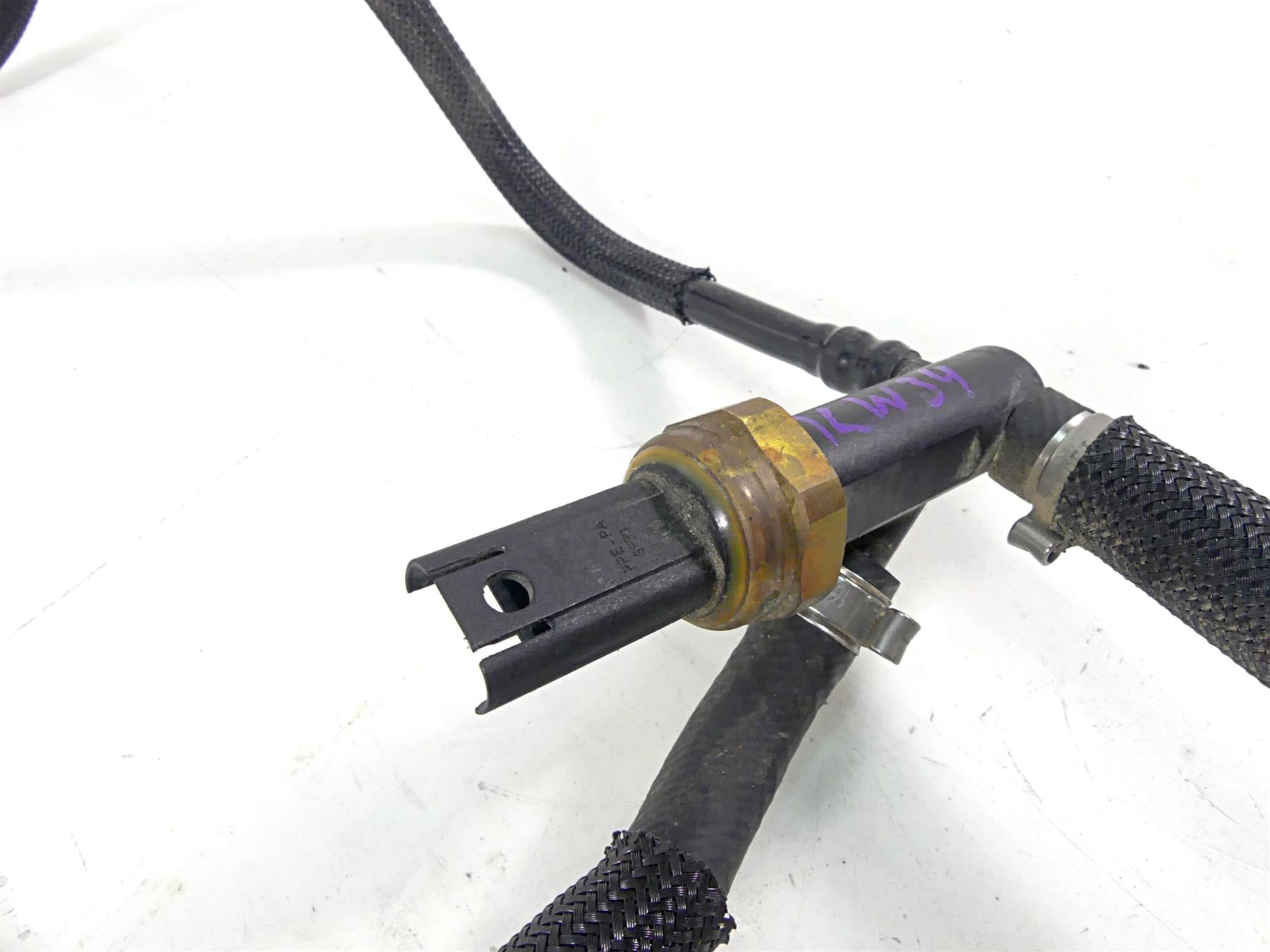 2015 BMW R1200GS GSW K50 Fuel Distributor Injector + Hoses Set 13538556862 {{ shop.shopifyCountryName }} - Mototech271