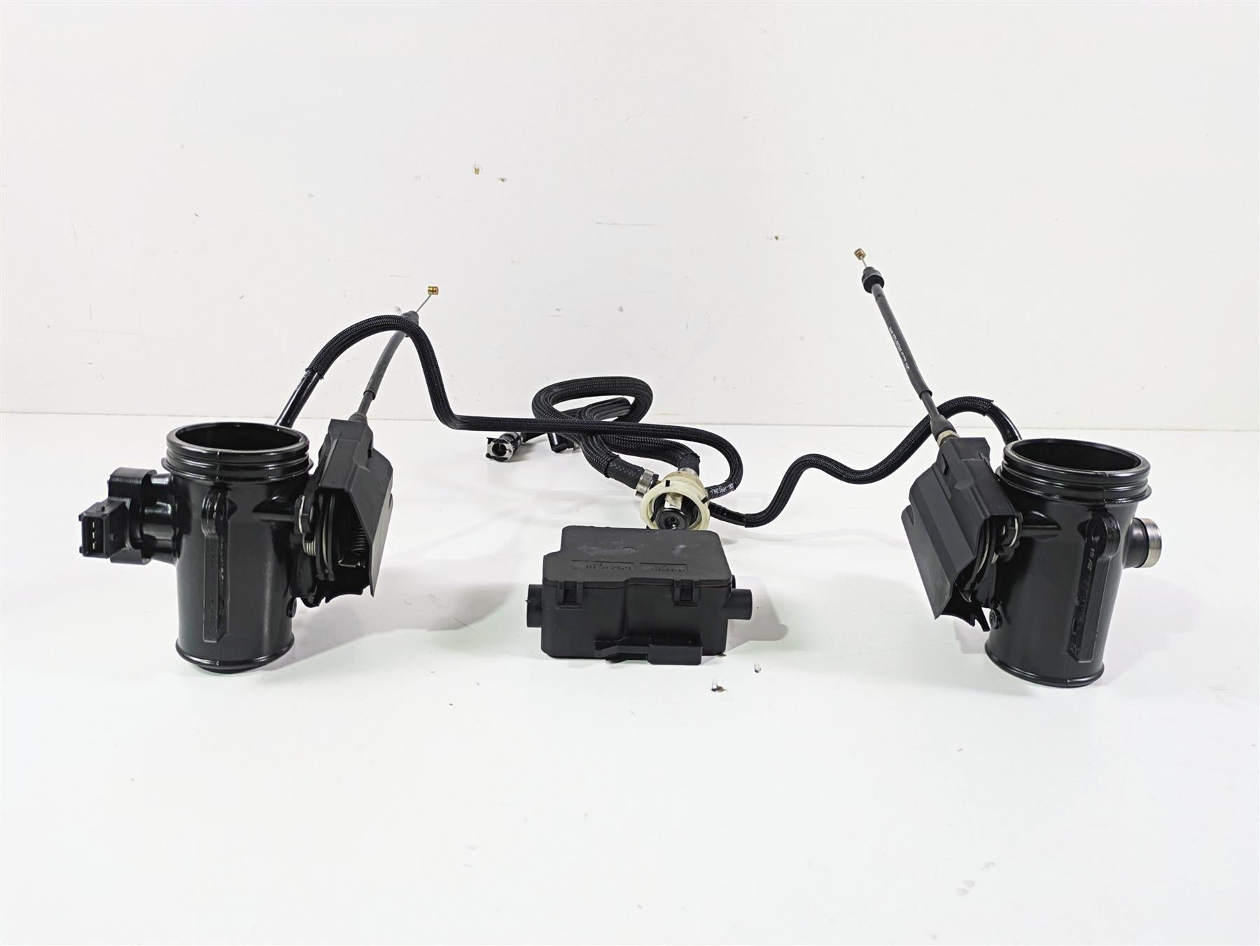 2018 BMW R nineT Urban GS K33 Throttle Body & Junction Set 13547705239 {{ shop.shopifyCountryName }} - Mototech271