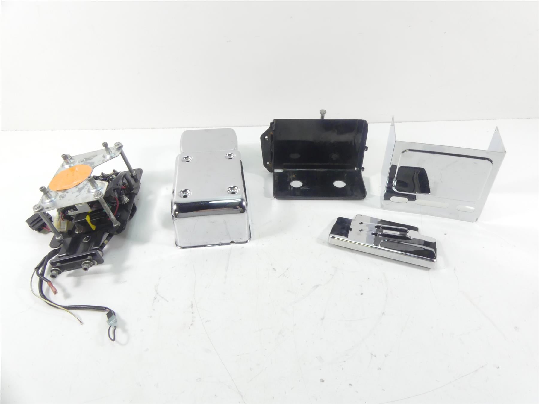 1995 Harley Dyna FXDL Low Rider Electrical Battery Chrome Cover Carrier 66347-91