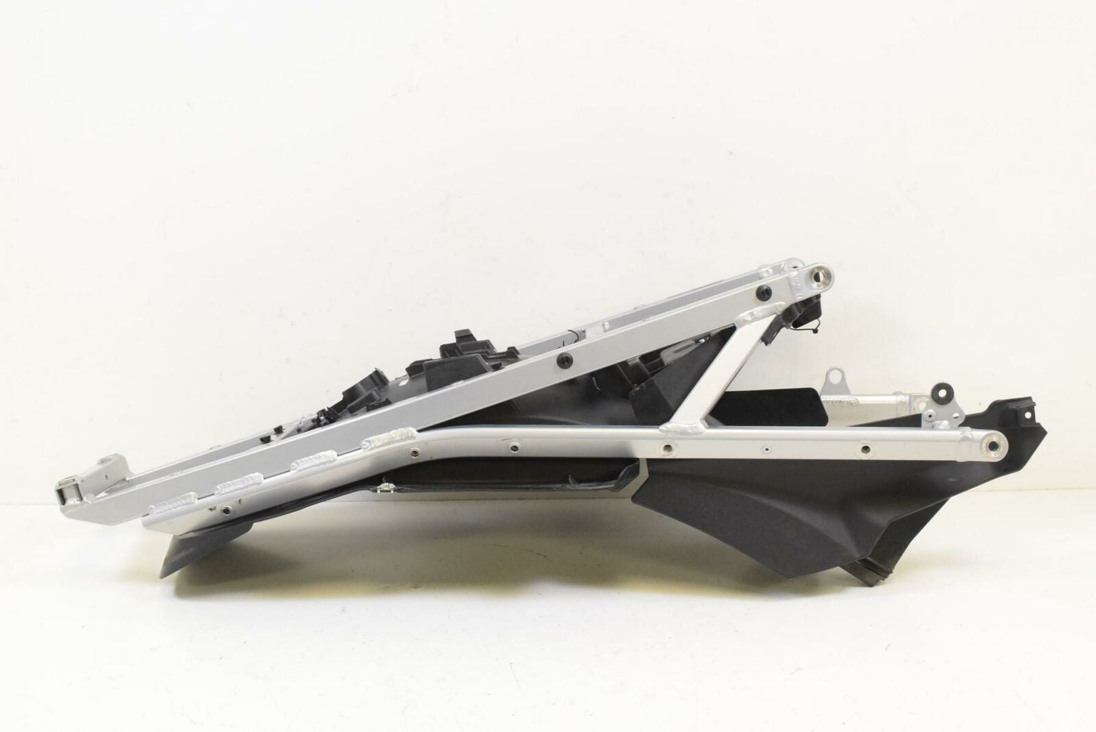 2016 BMW R1200RT R1200 RT RTW K52 Rear Subframe Sub Frame STRAIGHT 46518528588 {{ shop.shopifyCountryName }} - Mototech271