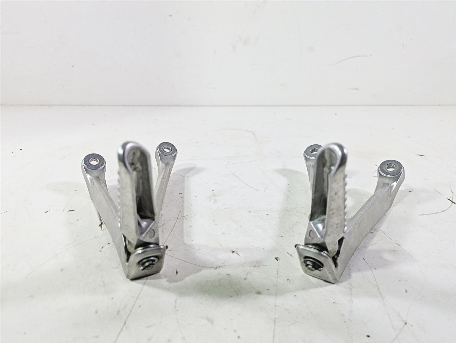 2008 Honda CBR1000RR SC59 Rear Passenger Footpeg Set 50750-MFL-000 50760-MFL-000 {{ shop.shopifyCountryName }} - Mototech271