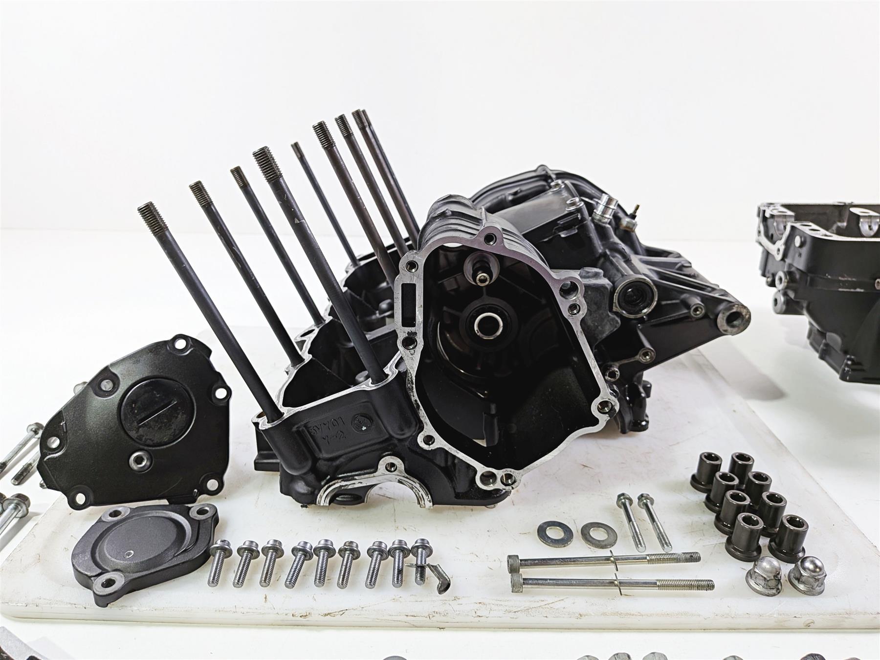 2008 Yamaha YZF R1 RN19 Engine Crank Case Set N516E 4C8-15100-00-00 4C8-15100-19 {{ shop.shopifyCountryName }} - Mototech271