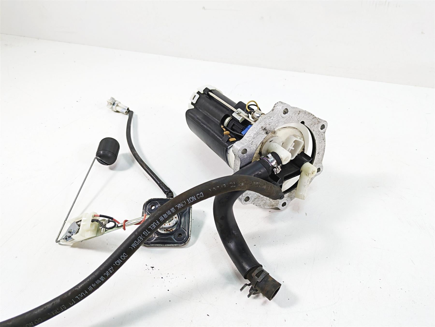 2009 Yamaha XV1900 Raider Fuel Gas Petrol Pump & Sender D7-13907-00-00 {{ shop.shopifyCountryName }} - Mototech271
