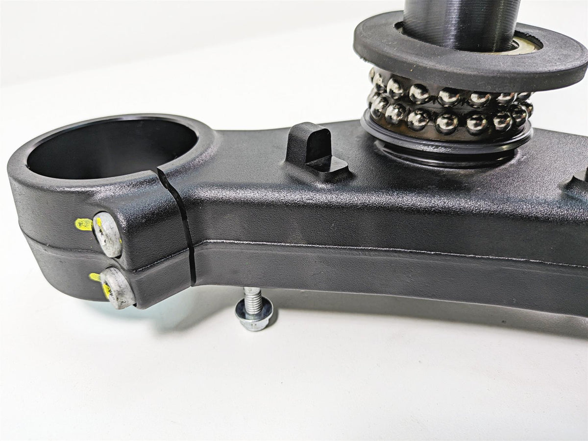 2020 Moto Guzzi V85 TT Adventure Lower Triple Tree Steering Clamp 2B004647 {{ shop.shopifyCountryName }} - Mototech271