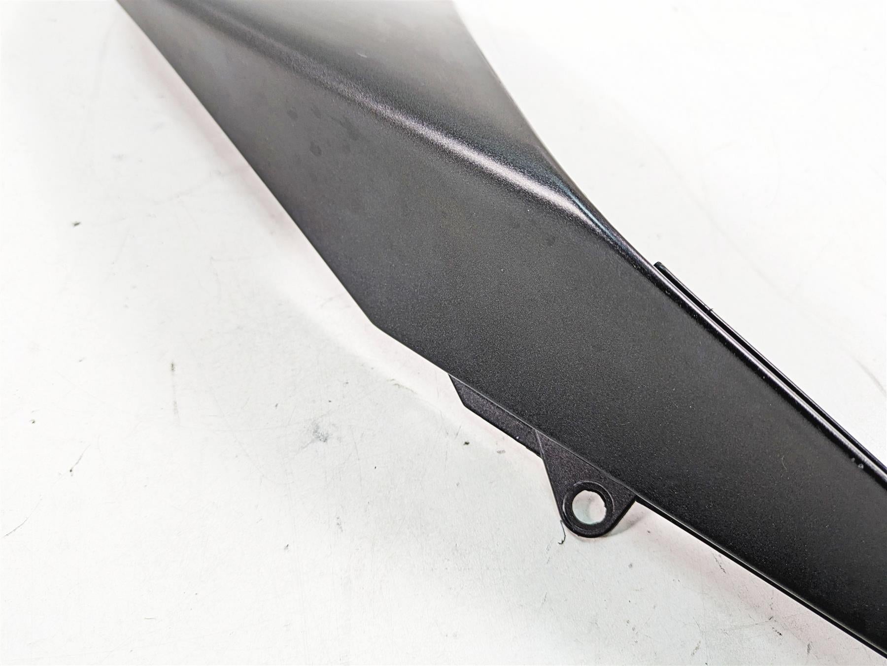2021 Aprilia RS660 Right Tail Cover Fairing Cowl - Read 2B006647 {{ shop.shopifyCountryName }} - Mototech271
