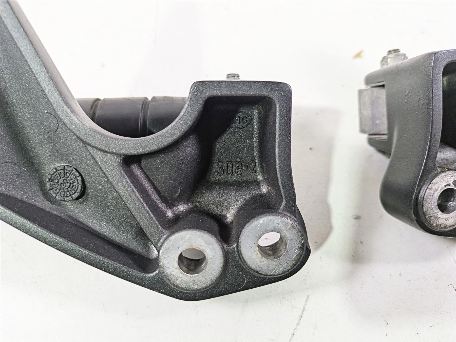 2007 Yamaha XVS1300 V-Star Tour Rear Passenger Footpeg Set 3D8-27430-00-00 {{ shop.shopifyCountryName }} - Mototech271