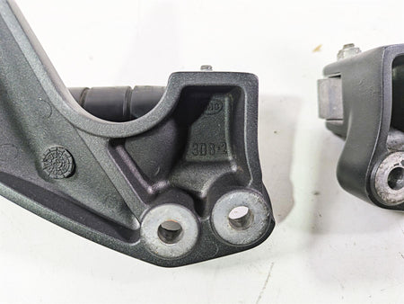 2007 Yamaha XVS1300 V-Star Tour Rear Passenger Footpeg Set 3D8-27430-00-00 {{ shop.shopifyCountryName }} - Mototech271