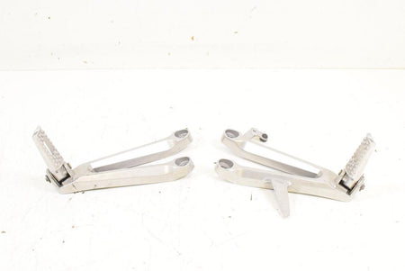 05 Honda CBR1000RR CBR1000 RR Rear Passenger Footpeg Foot Peg Rest 50760-MEL-000 {{ shop.shopifyCountryName }} - Mototech271
