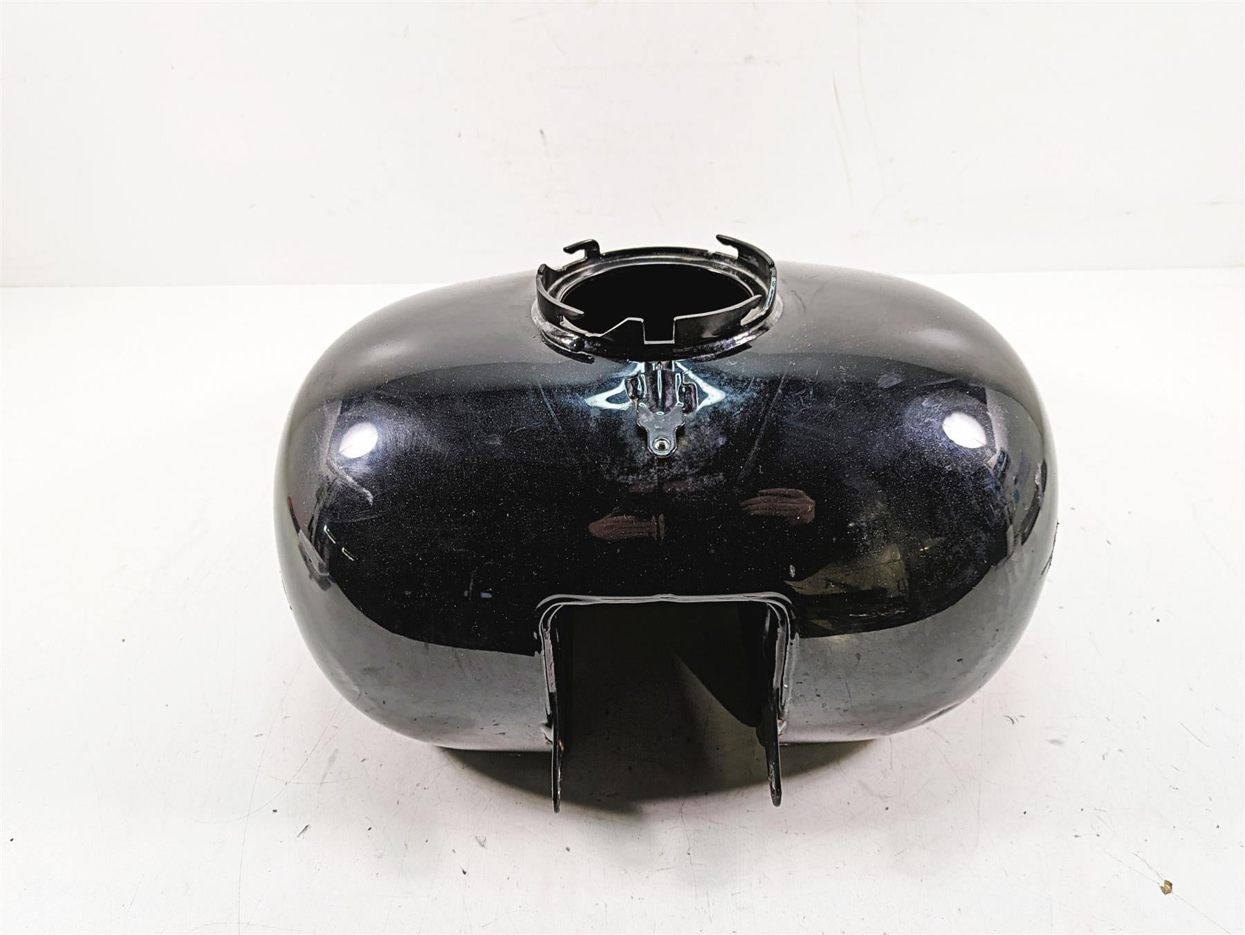 2013 Harley Touring FLHX Street Glide Fuel Gas Petrol Tank - Dented 61356-08 {{ shop.shopifyCountryName }} - Mototech271