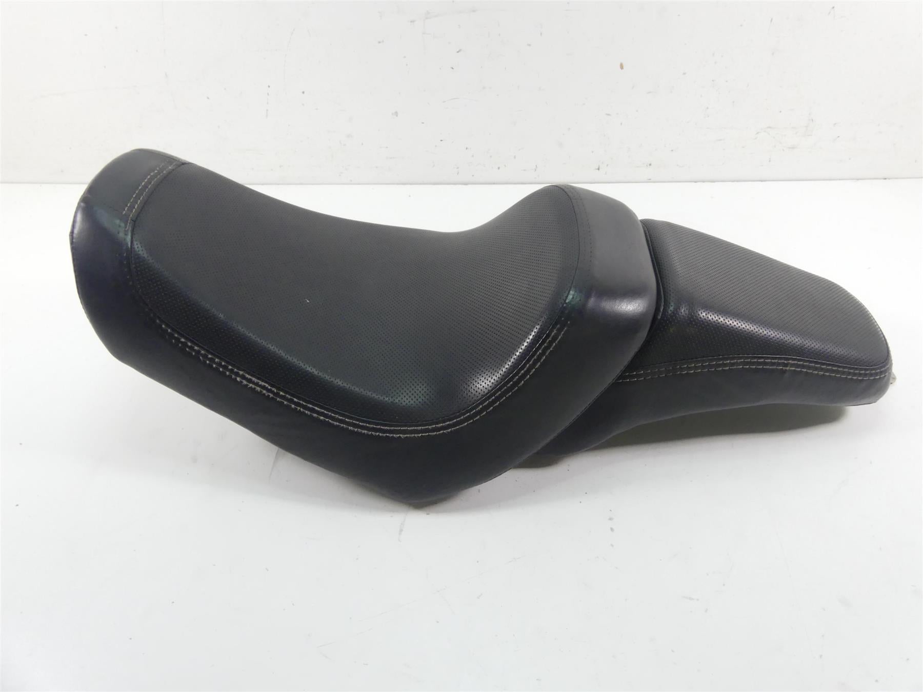 2014 Harley FXDF Dyna Fat Bob Rider Driver Dual Seat Saddle - Read 52000117