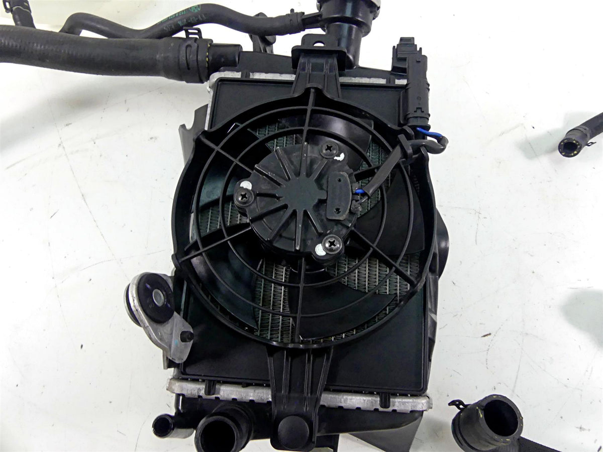2015 BMW R1200GS GSW K50 Right Radiator + Reservoir Fan & Cover Set 17118546416 {{ shop.shopifyCountryName }} - Mototech271