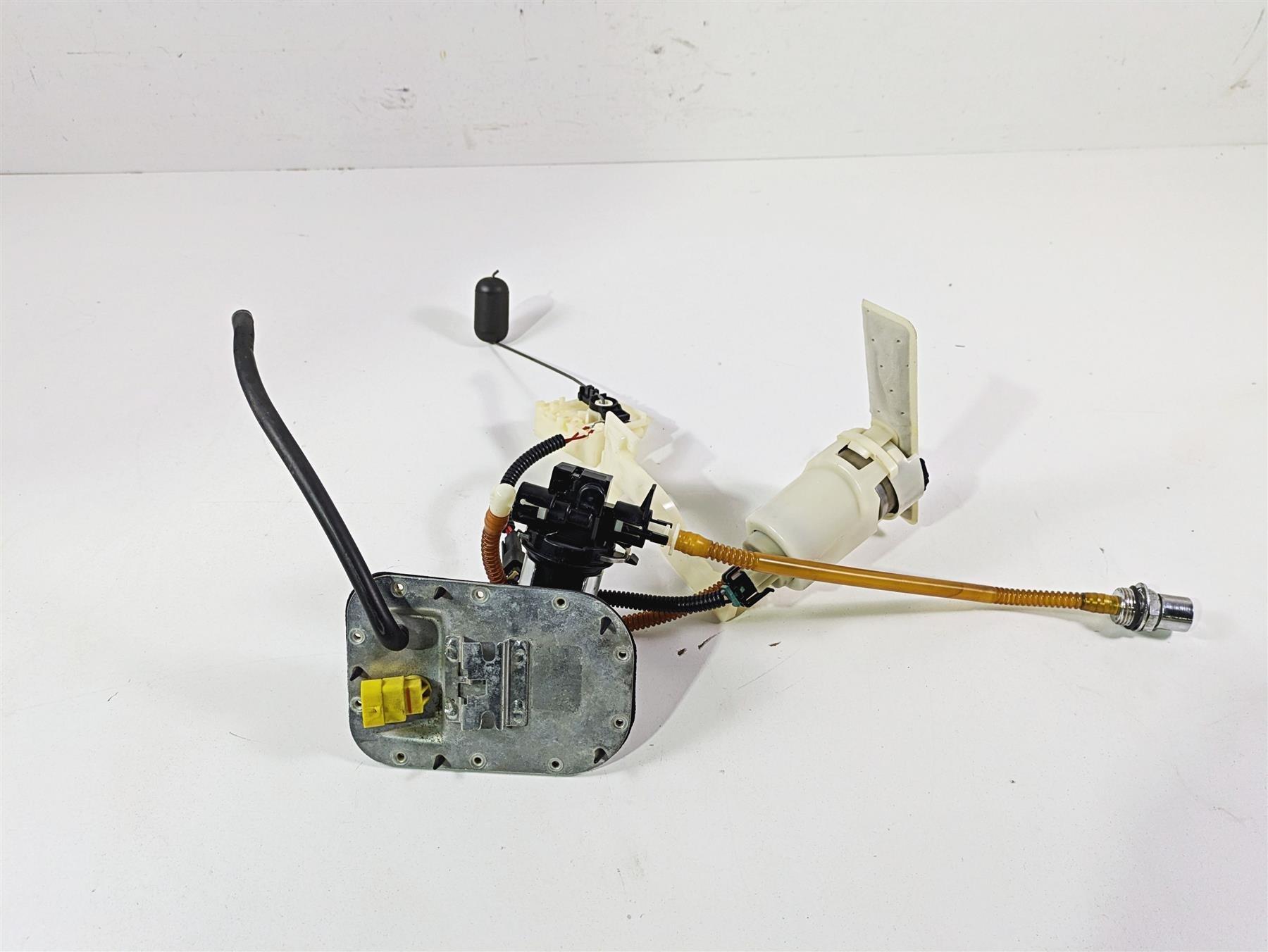 2014 Harley FLS Softail Slim Fuel Gas Petrol Pump - Tested 75252-11A 75284-08A {{ shop.shopifyCountryName }} - Mototech271