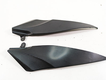 2007 Yamaha R1 YZFR1 Side Trim Infill under Tank Side Cover Fairing 4C8-24139-00 {{ shop.shopifyCountryName }} - Mototech271