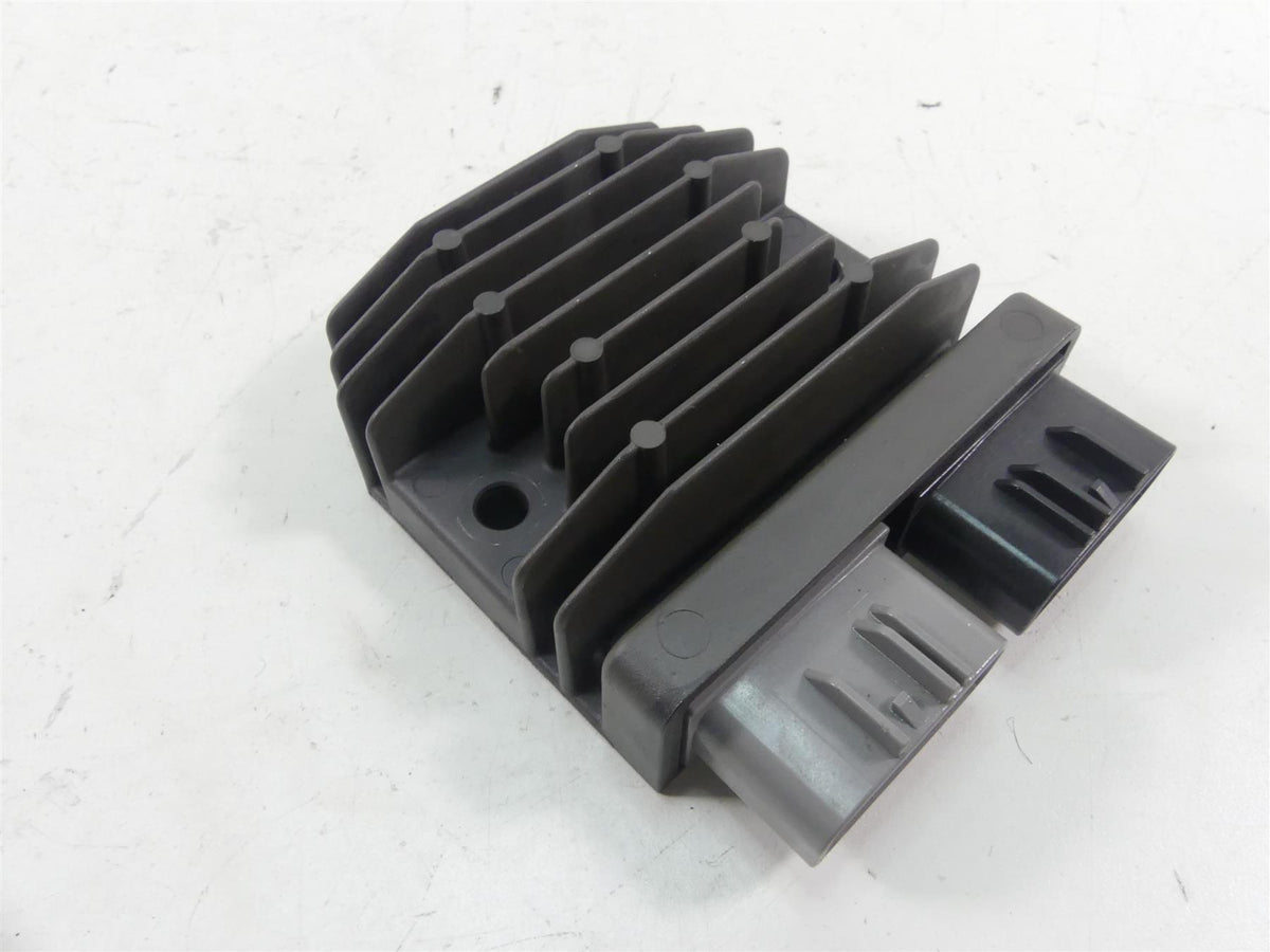 2017 Triumph Thruxton 1200 R Rectifier Voltage Regulator FH020AA T1300679 {{ shop.shopifyCountryName }} - Mototech271