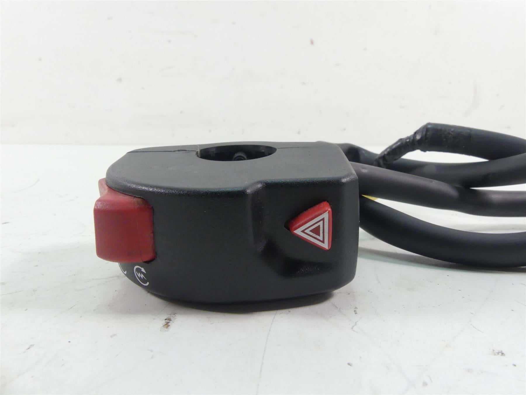 2017 Triumph Thruxton 1200R Right Hand Start Kill Control Switch T2043529 {{ shop.shopifyCountryName }} - Mototech271