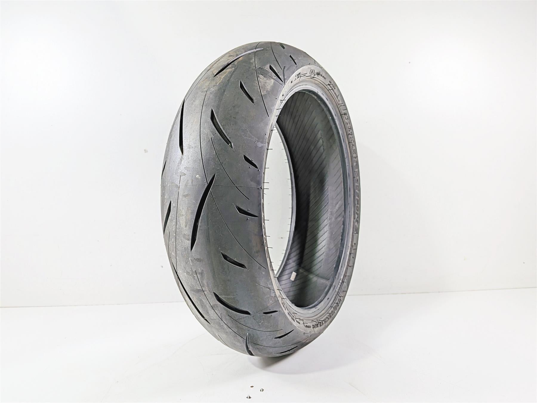 Used Motorcycle Rear Tire Dunlop Sportmax Roadsport 2 190/50R17 45238822 {{ shop.shopifyCountryName }} - Mototech271