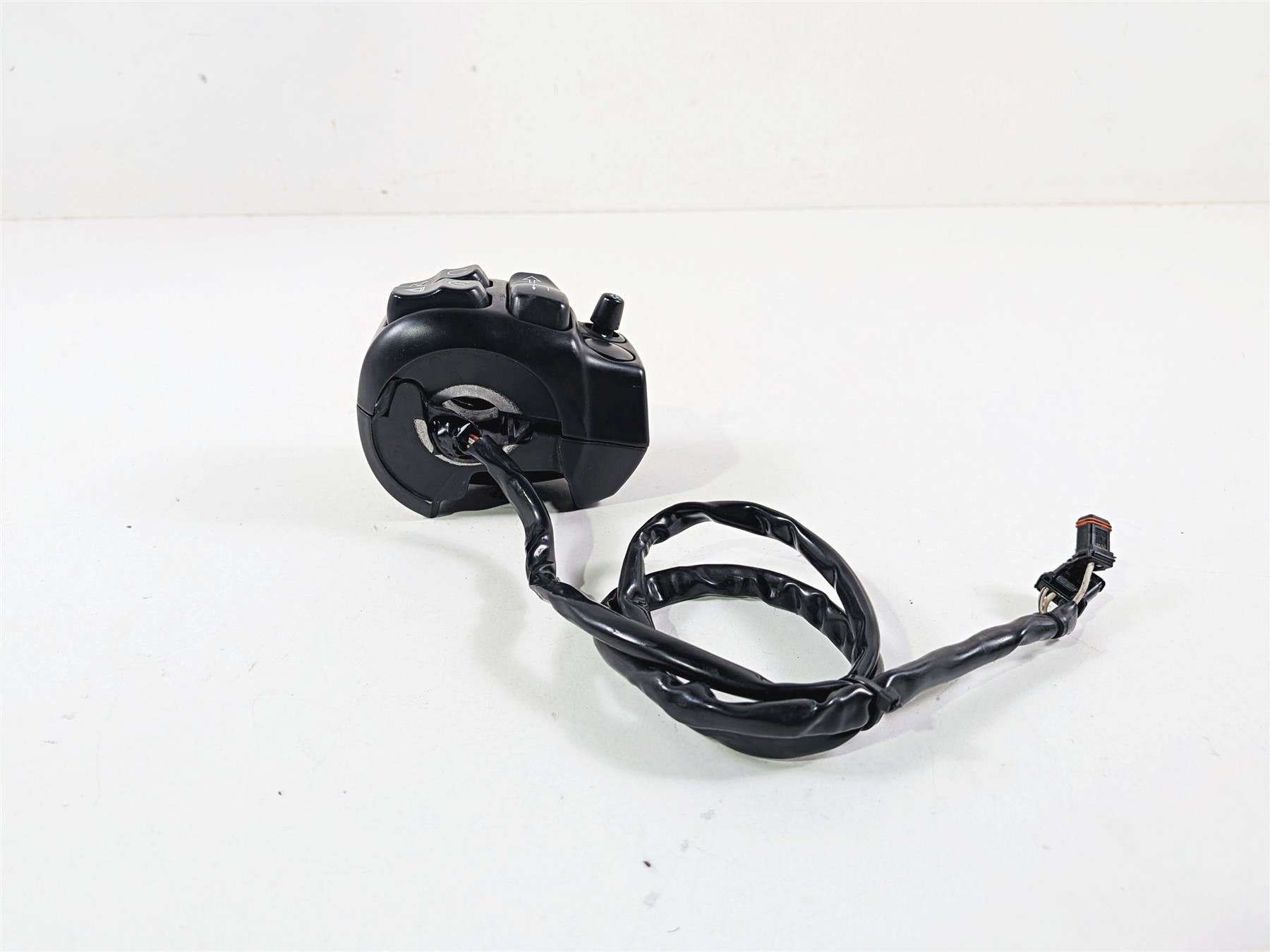 2020 Harley Touring FLTRK Road Glide Right Hand Control Switch Boom Gts 71500501 {{ shop.shopifyCountryName }} - Mototech271