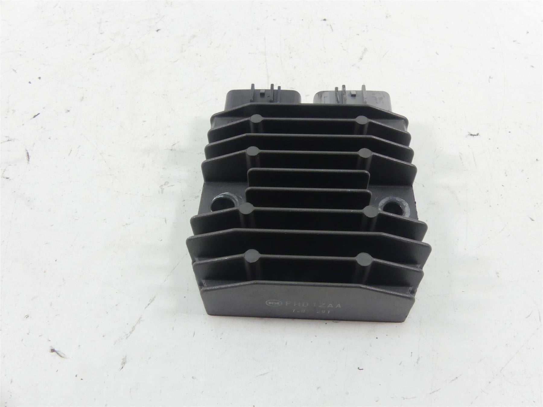 2008 Yamaha FZ1 Fazer Rectifier Voltage Regulator 1D7-81960-00-00 FH012AA {{ shop.shopifyCountryName }} - Mototech271