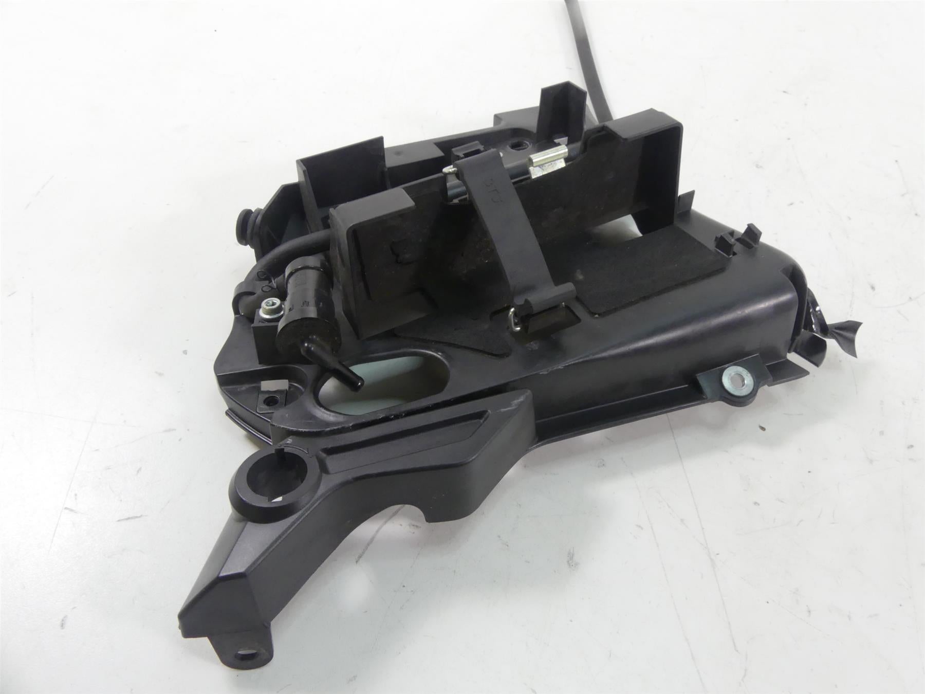 2013 Yamaha VMX17 V-Max 1700 Left Side Cover Fairing & Holder 2S3-21731-10-00 {{ shop.shopifyCountryName }} - Mototech271