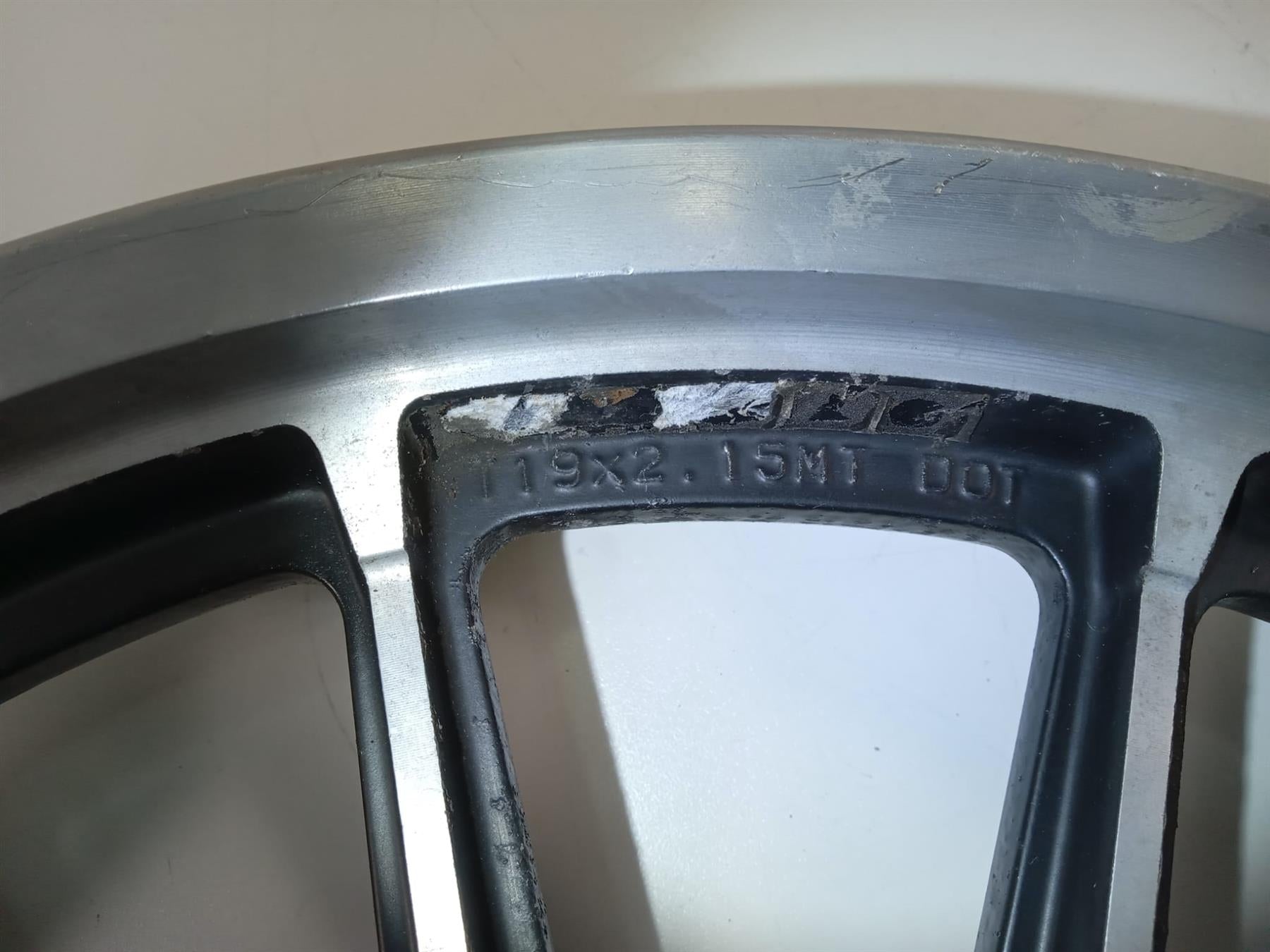 1999 Harley Dyna FXDS Convertible Straight Front 13 Spoke Wheel 19x2.15 43499-96 {{ shop.shopifyCountryName }} - Mototech271