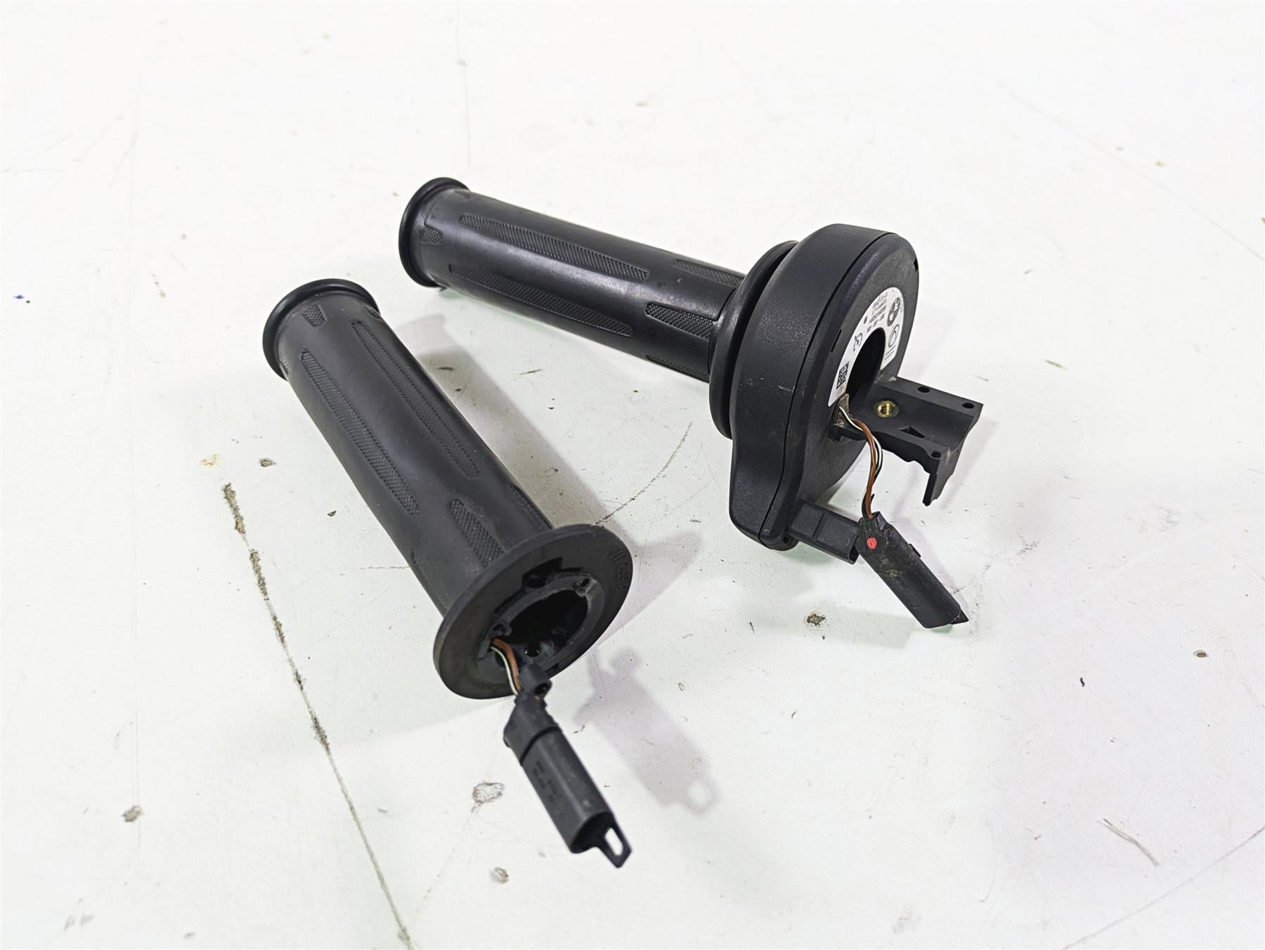 2015 BMW R1200GS Adv K51 Left Right Heated Hand Grip Set Cruise 61318552120 {{ shop.shopifyCountryName }} - Mototech271