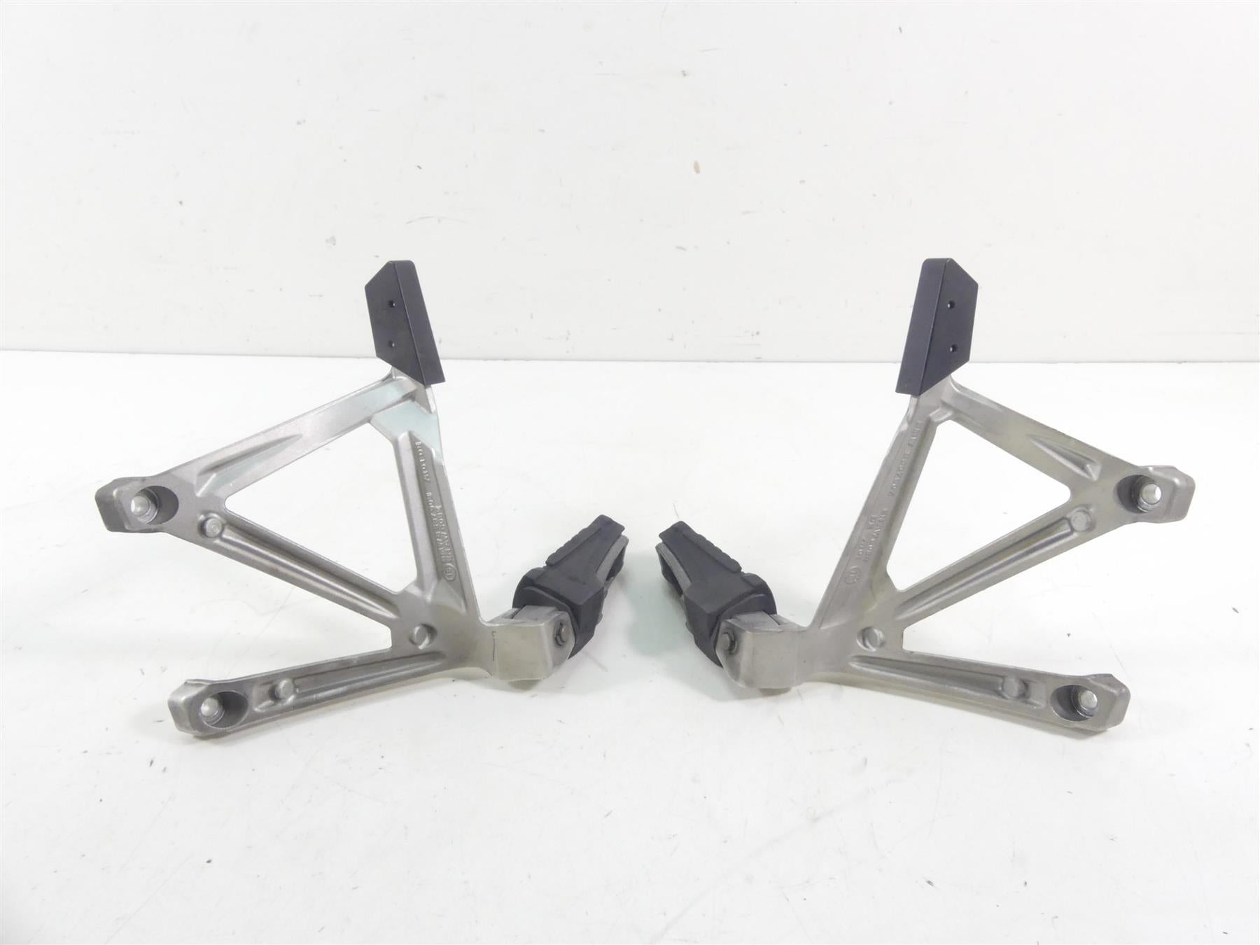2017 BMW R1200GS GSW K50 Rear Passenger Footpeg Foot Peg Set 46718537907 {{ shop.shopifyCountryName }} - Mototech271