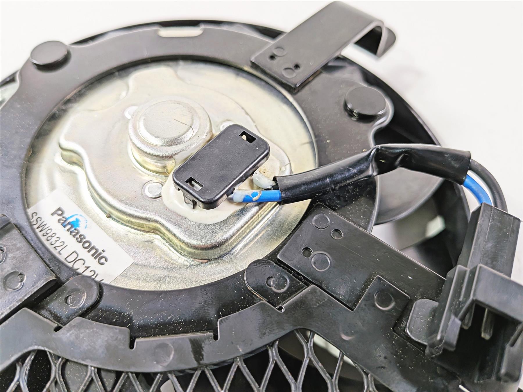 2024 Suzuki GSXR 600 Radiator Cooling Fan - Tested 17710-14J00 {{ shop.shopifyCountryName }} - Mototech271