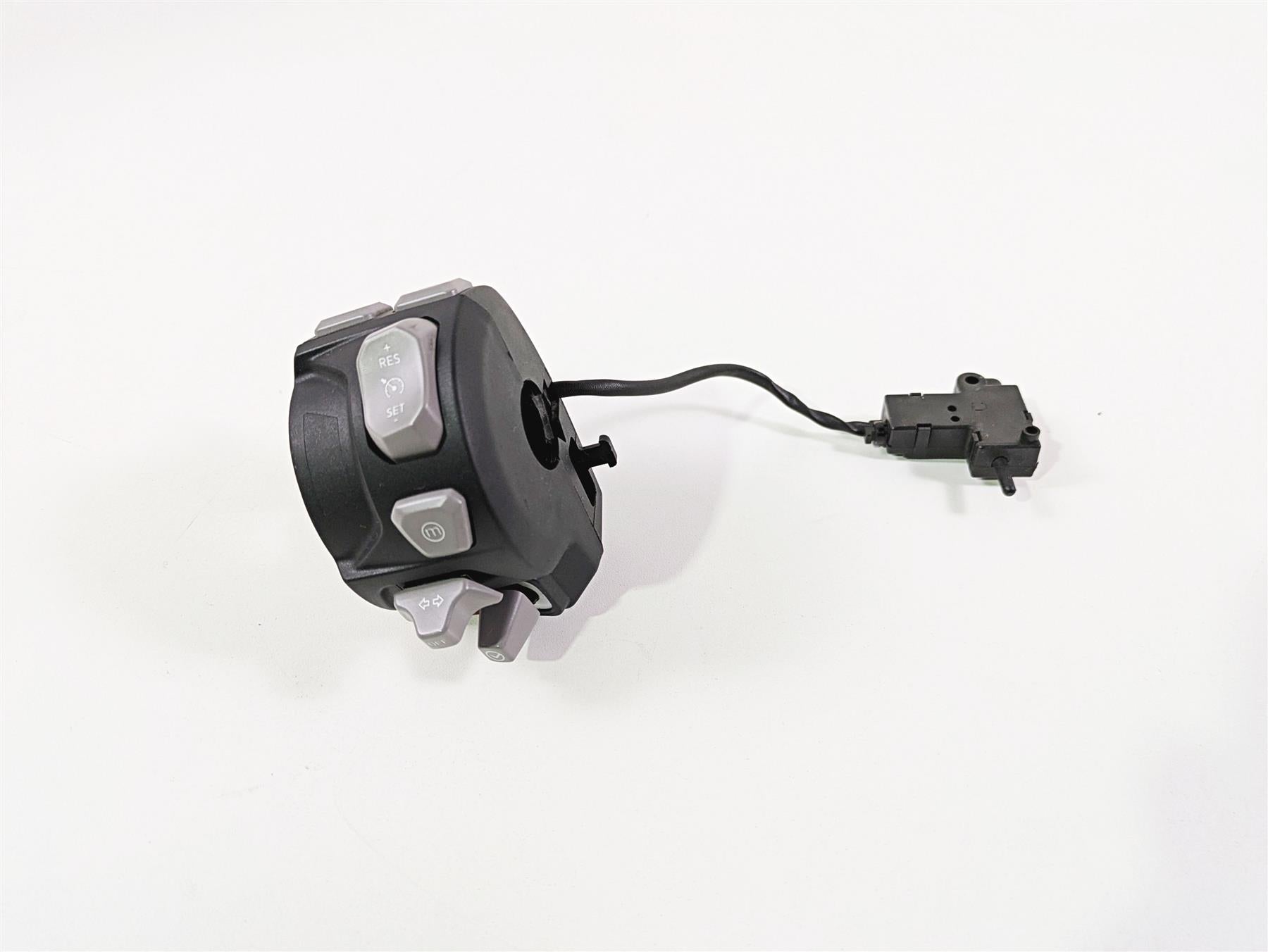 2024 Triumph Tiger 900 GT Left Hand Turn Signal Control Switch T2044782 {{ shop.shopifyCountryName }} - Mototech271