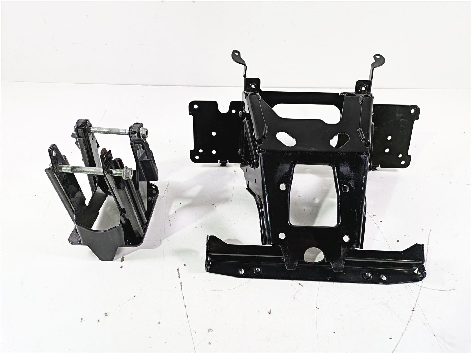 2016 Harley Touring FLTRX Road Glide Front Fairing Mount Carrier Set 47200217 {{ shop.shopifyCountryName }} - Mototech271