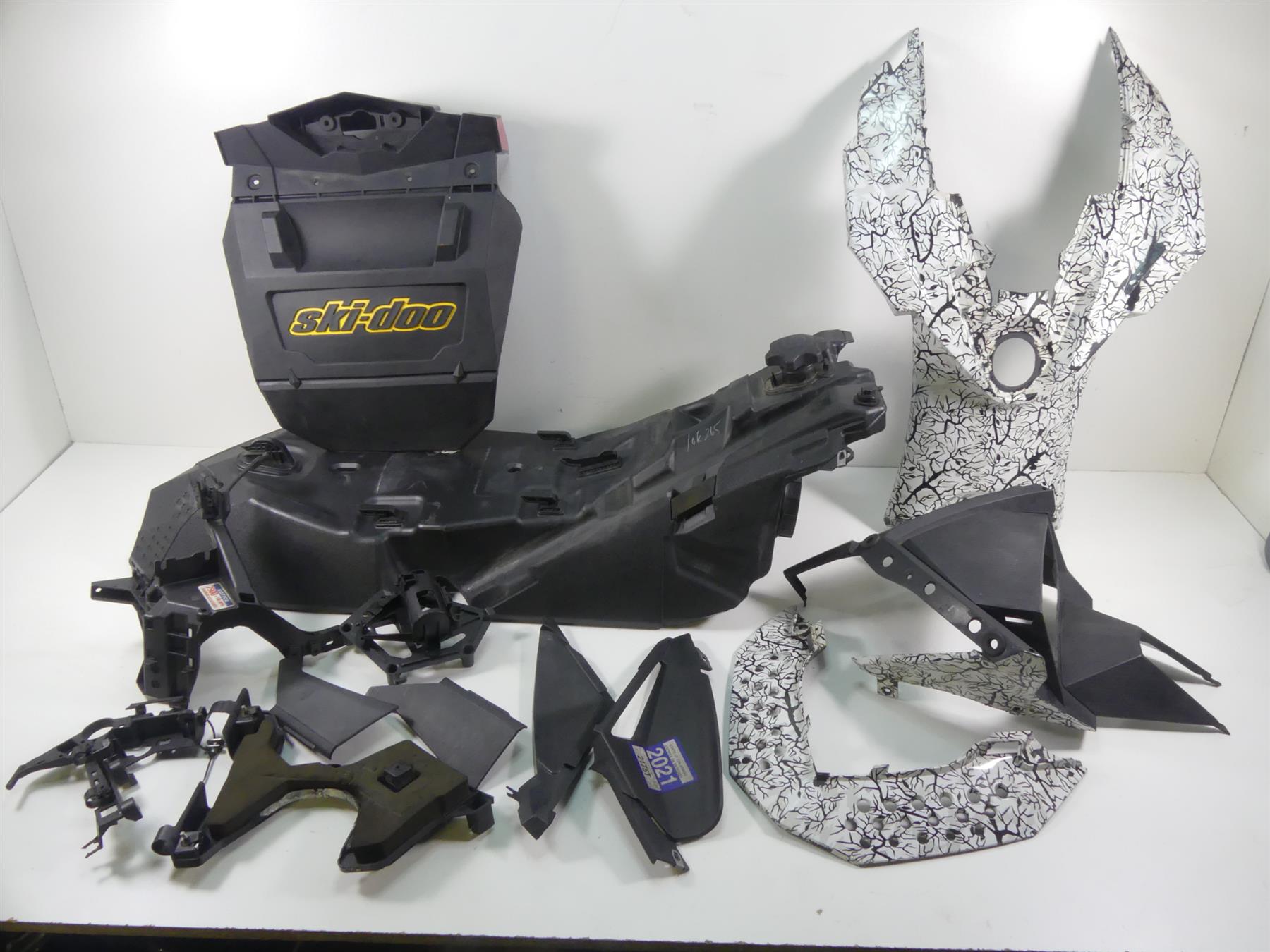 2012 Ski-Doo Summit X 800R Etec Body Fairing Cover Fuel Tank Set -Read 502007251