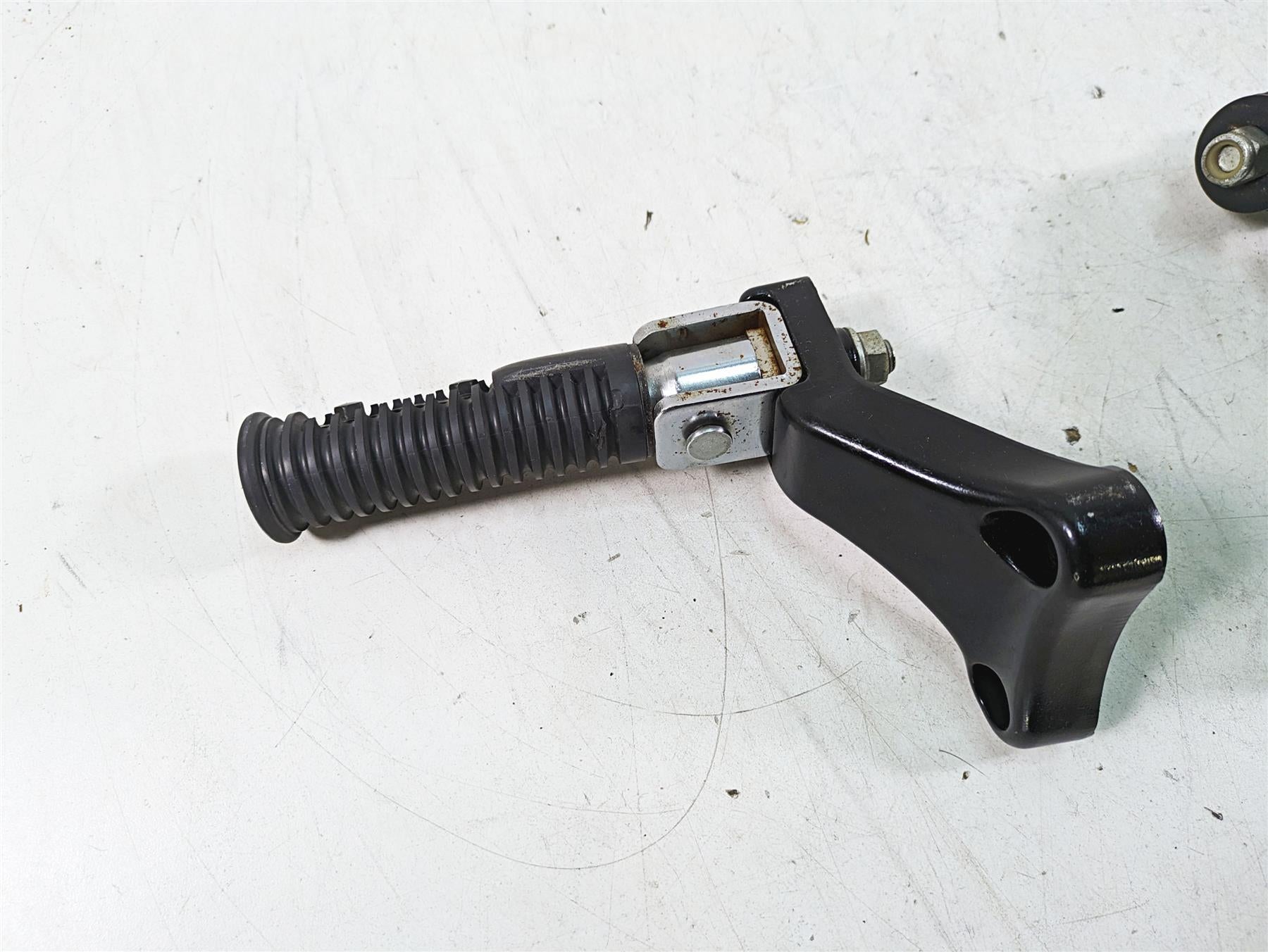 1997 Kawasaki VN1500 Vulcan Rear Passenger Footpeg Set 35011-1346 35011-1347 {{ shop.shopifyCountryName }} - Mototech271