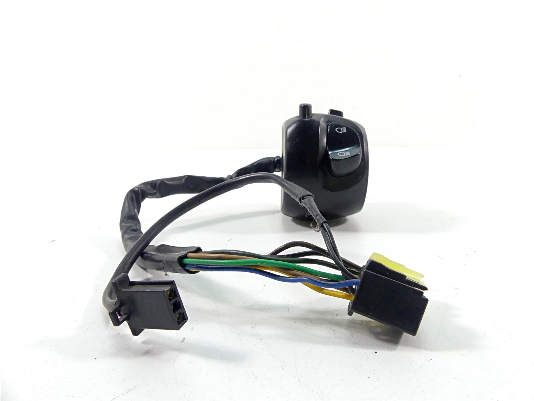2012 Yamaha VMX17 VMAX 1700 Left Hand Light Blinker Control Switch 2S3-83972-00 {{ shop.shopifyCountryName }} - Mototech271